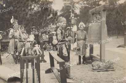 null 1924- 1927. 
Fêtes du Nam-Giao.
Deux livrets de reportage photographique.
-...