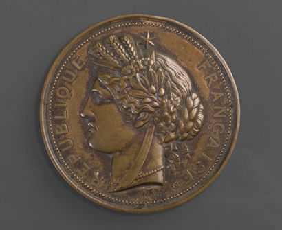 null 1887. Médaille en bronze de l'Exposition de 1887 à Hanoï. Sur l'Avers: Tête...
