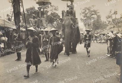 null 1924- 1927. 
Festivals of Nam-Giao.
Two booklets of photographic reportage.
-...