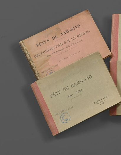 null 1924- 1927. 
Fêtes du Nam-Giao.
Deux livrets de reportage photographique.
-...
