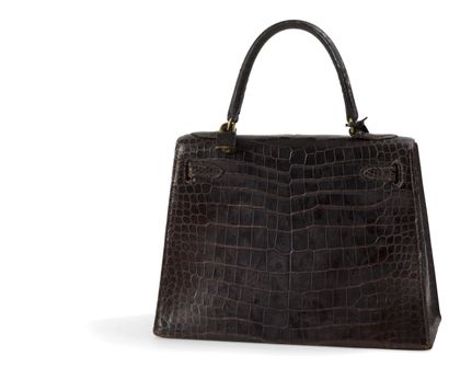null HERMES
Handbag, Kelly model, in brown crocodile leather (crocodylus porosus*).
Gilded...