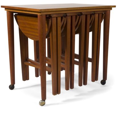 null Poul HUNDEVAD (1917 - 2011)
Model 312 nesting tables in teak and teak veneer....