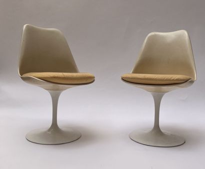 null Eero SAARINEN (1910-1961) pour Knoll International
Paire de chaises modèle "...