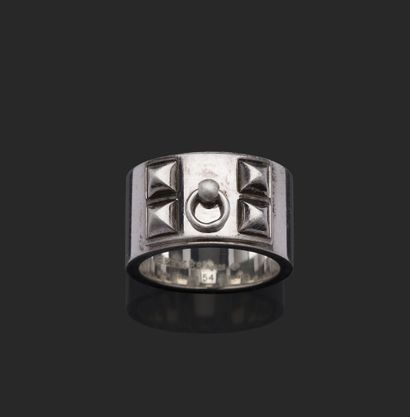 null HERMES
Ring in silver (950°/°°), "Collier de Chien" design created in 1949....