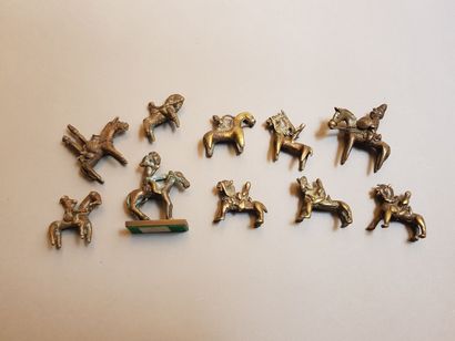 Lot of 20 bronze weights with rider and other...