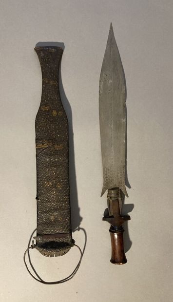 Ntsakh short sword, with wood and skin scabbard....