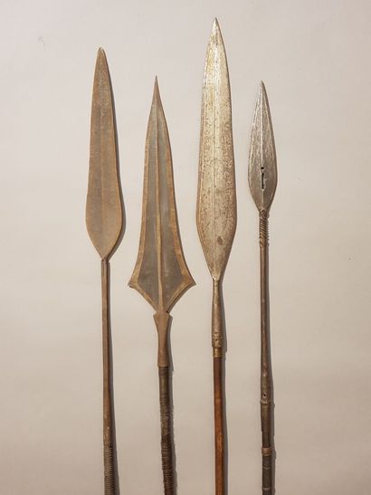 null Set of 8 Ngbandi spears, DRC/Centrafique. 
Length between: 164 and 130 cm approx....