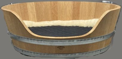 null HERMES SELLIER PARIS.
Baquet-style oak dog bed with metal rings. With its two-sided...