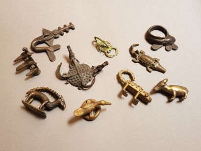 null Lot of 20 weights decorated with animals and various objects in bronze. West...