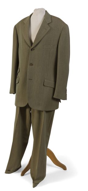 null HERMES
Almond-green wool suit for men, including jacket and pants. 