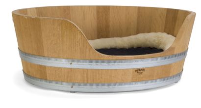 null HERMES SELLIER PARIS.
Baquet-style oak dog bed with metal rings. With its two-sided...