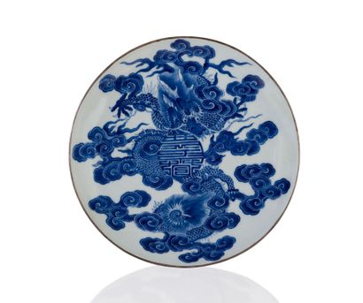 null Very rare imperial porcelain plate with blue-white Hué blue decoration featuring...