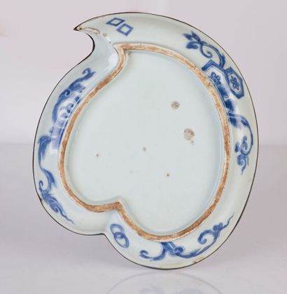 null Hué blue-white porcelain betel tray in the form of a stylized longevity peach...