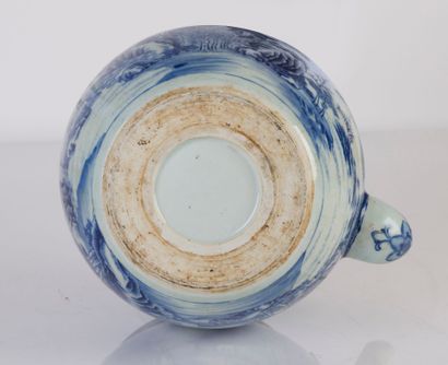null An important and rare Hué blue-white cracked porcelain wine jug decorated with...
