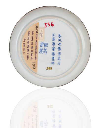 null Rare assiette en porcelaine à décor bleu blanc dite bleu de Hué figurant en...