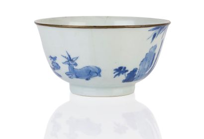 null Hué blue-white porcelain bowl, decorated with deer and bamboo, known as the...