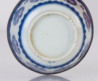 null Octagonal blue-white porcelain bowl called Hué blue decorated with dragons in...