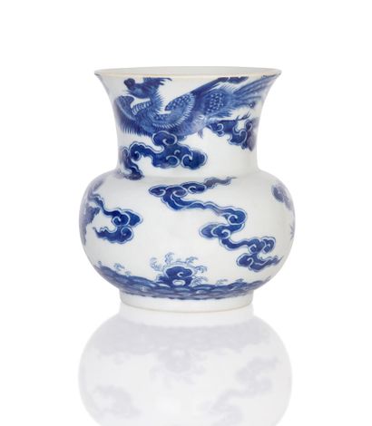 null Rare zhadou-shaped imperial vase in Hué blue porcelain with blue-white decoration...