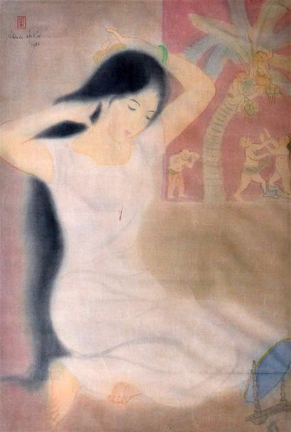 null LÊ NANG HIEN (1921-2014). Jeune femme à la toilette. Peinture sur soie encadrée,...