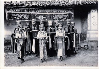 null 1925

VO CHUAU (XXe)

Photographe actif à Hué entre 1915 et 1940

VISIONS DE...