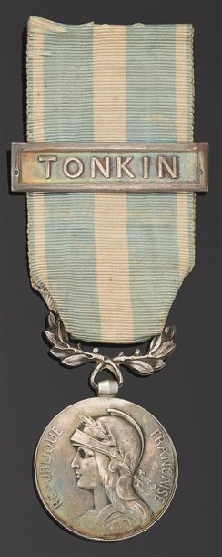 null GEORGES LEMAIRE.
REPUBLIQUE FRANÇAISE - TONKIN:
Médaille coloniale en argent.
Poids...