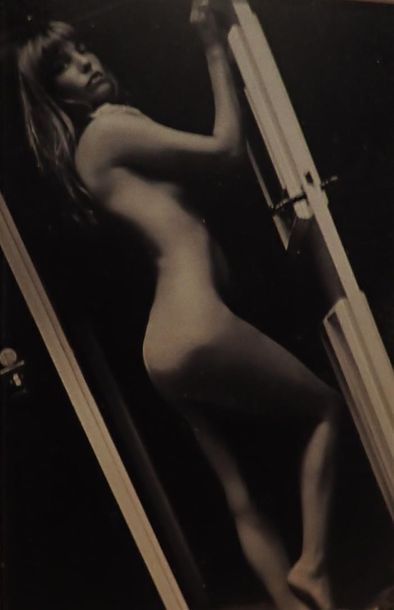 null POMPEO Posar (1921-2004), Jane Birkin / porte. Pour Playboy 1970. Epreuve noir...