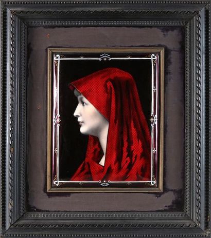 null Théophile SOYER (1853-1940). Portrait de femme de profil. Plaque en cuivre émaillée...
