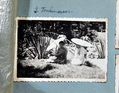 null 1950

Souvenirs d'Indochine, 3 petits albums de 16x 23 cm, 

Saïgon, circa 1950,...