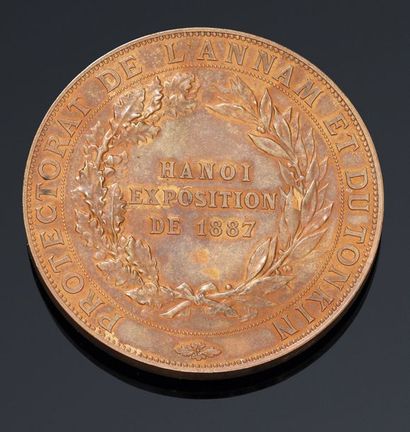 null 1887. Médaille en bronze de l'Exposition de 1887 à Hanoï. Sur l'Avers: Tête...