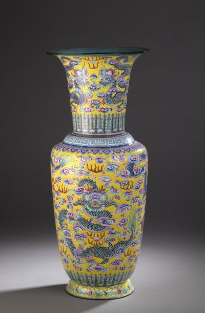 null 1830. Règne de S.M Minh Mang (1820-1840). Important et rare vase impérial de...