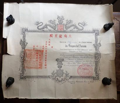 null 1922

Règne de S.M. l'Empereur KHAI DINH (1916-1925).

- Un brevet du Dragon...