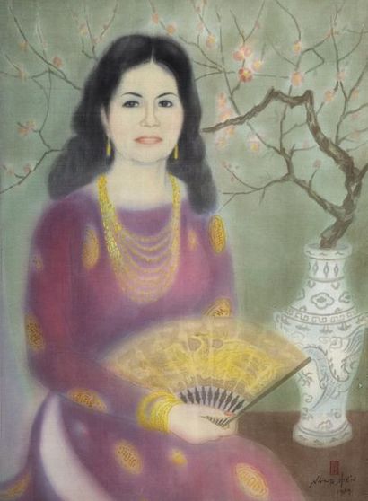 null LE NANG HIEN (1921-2014). Femme à l'éventail. Peinture sur soie signée, datée...