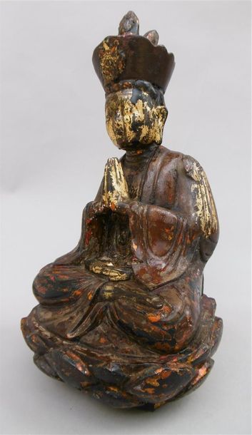 null Quan Âm assise.

Ancienne statuette en bois doré peint d'une déesse de la compassion....
