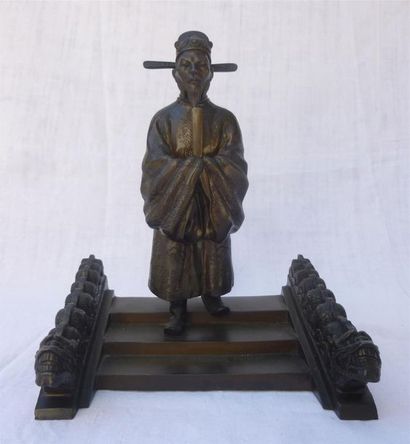 null Kinichiro Ishikawa (1871-1945) 

Sculpture en bronze à patine brune représente...