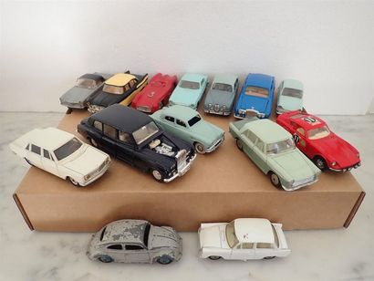 null Norev. DTA. Corgi Toys Minialuxe. CIJ Europarc. 14 véhicules dont Jaguar 2,4...