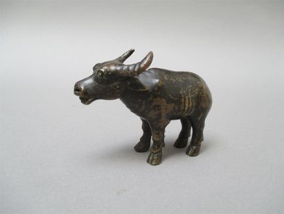 null Petit buffle en bronze Hauteur : 6,5 cm