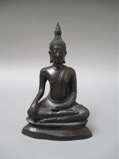 null Bouddha en bronze début XXème siècle. 