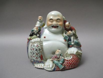 null Bouddha en porcelaine polyrchrome (fêle).