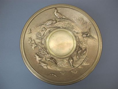 null Auguste-Nicolas CAIN (1821-1894).

Coupe circulaire en bronze doré sur piédouche...