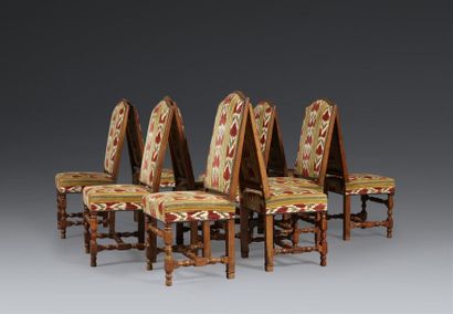 null Suite de 10 chaises de style Louis XIII, garniture velours ciselé au point de...