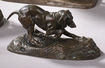 null Antoine Louis BARYE (1796-1875). Braque à l'arrêt en bronze à patine brune signé...