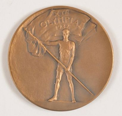 null Médaille officielle de participant en bronze par J. Kilenyi. Diamètre 60 mm....