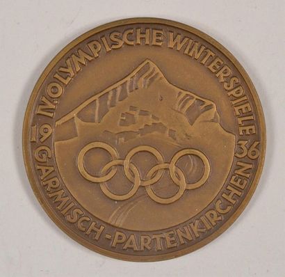 null Médaille officielle de participant en bronze par M. Joerres. Diamètre 60 mm....