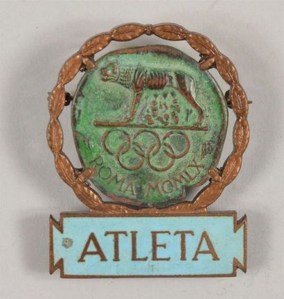 null Badge de participant pour les épreuves de natation. En bronze, cartouche émaillé...