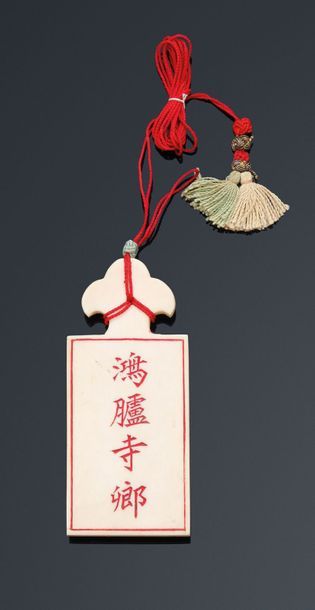 null Règne de S.M Bao Daï (1926-1945). 

Baï en ivoire de forme rectangulaire, le...