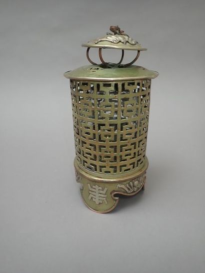 null Belle lampe à opium de fumerie en laiton, ajouré de cuivre et paktung à motifs...