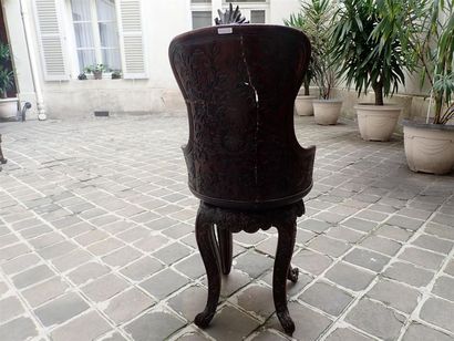 null Fauteuil de bureau, le dossier ceintré richement sculpté d'un dragon dans les...