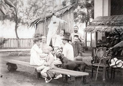 null 1885

Portraits de colons et de notables de Cochinchine et du Cambodge (1888).

Epaisse...