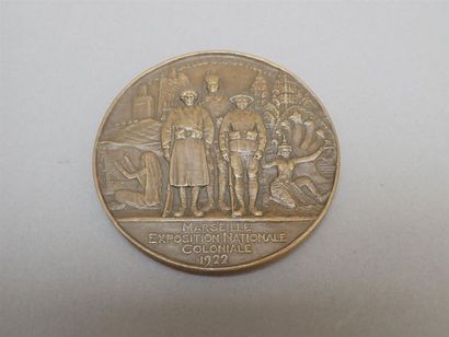 null 1922. Exposition coloniale de Marseille 1922. Médaille en bronze signée H. BOUCHARD...