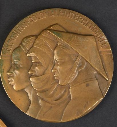 null 1931. Exposition Coloniale internationale, Paris 193. Médaille en bronze signée...